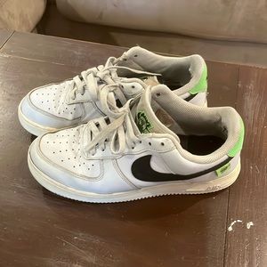 Nike used kicks size worn off men’s 7.5 used needs a good cleaning